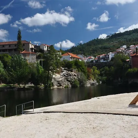 A Look Into The River Lägenhet *